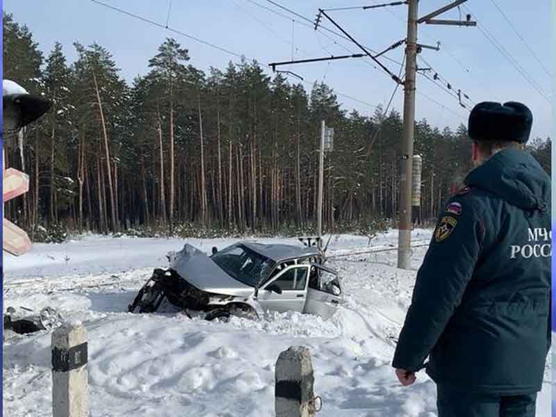 Полиция разыскивает очевидцев смертельного ДТП под Брянском на железнодорожном переезде