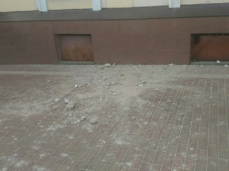 В центре Брянска отвалился кусок дома на глазах у очевидцев