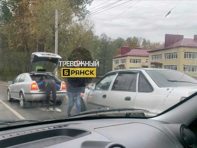 В Брянске столкнулись две иномарки на улице Почтовой