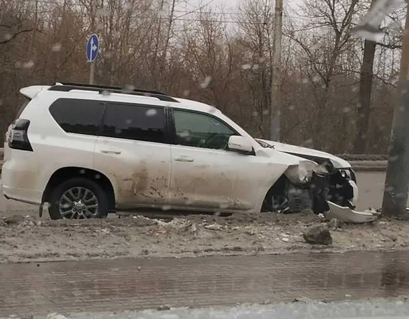В Брянске внедорожник попал в ДТП на въезде в Фокинский район