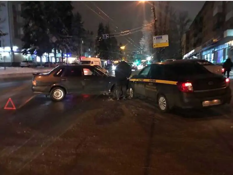 В Брянске разыскивают свидетелей ДТП с автомобилем частной охраны возле площади Партизан
