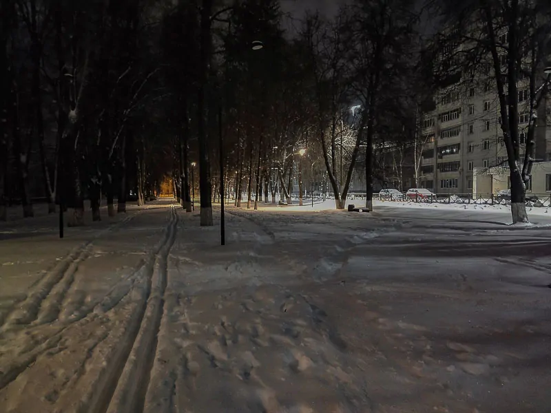Брянск, ночь, улица, фонарь... а где уборка?
