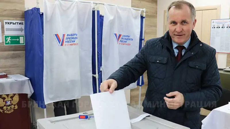 Первые лица города Брянска проголосовали на выборах Президента